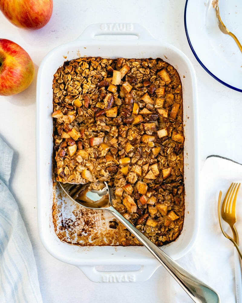 Baked oatmeal with apples