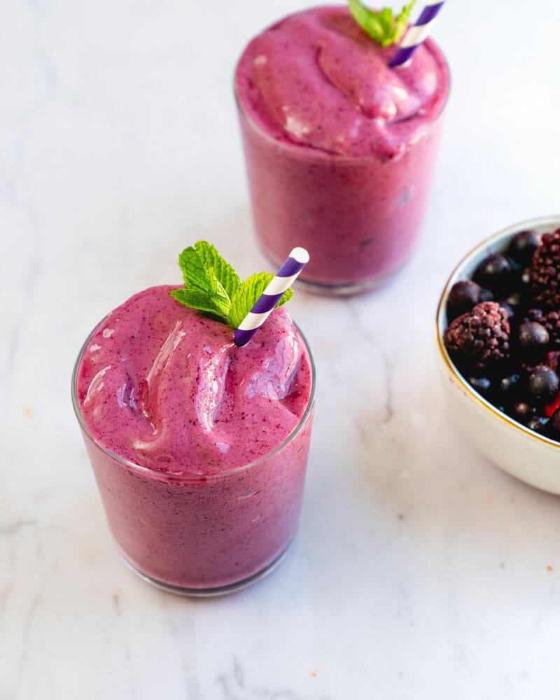 How to make a berry smoothie