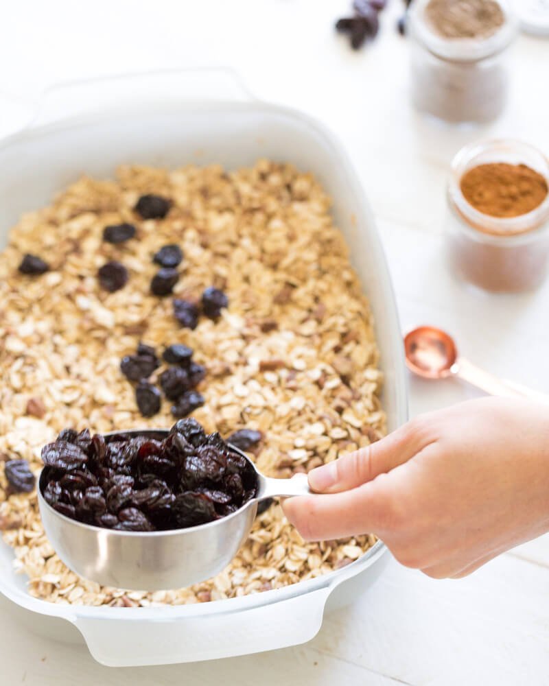 Baked oatmeal with cherry and cardamom