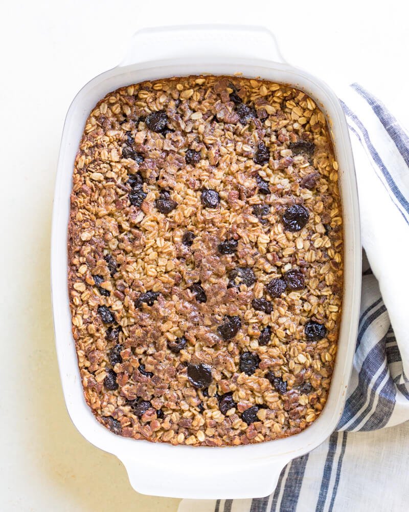 Baked oatmeal with cherry and cardamom