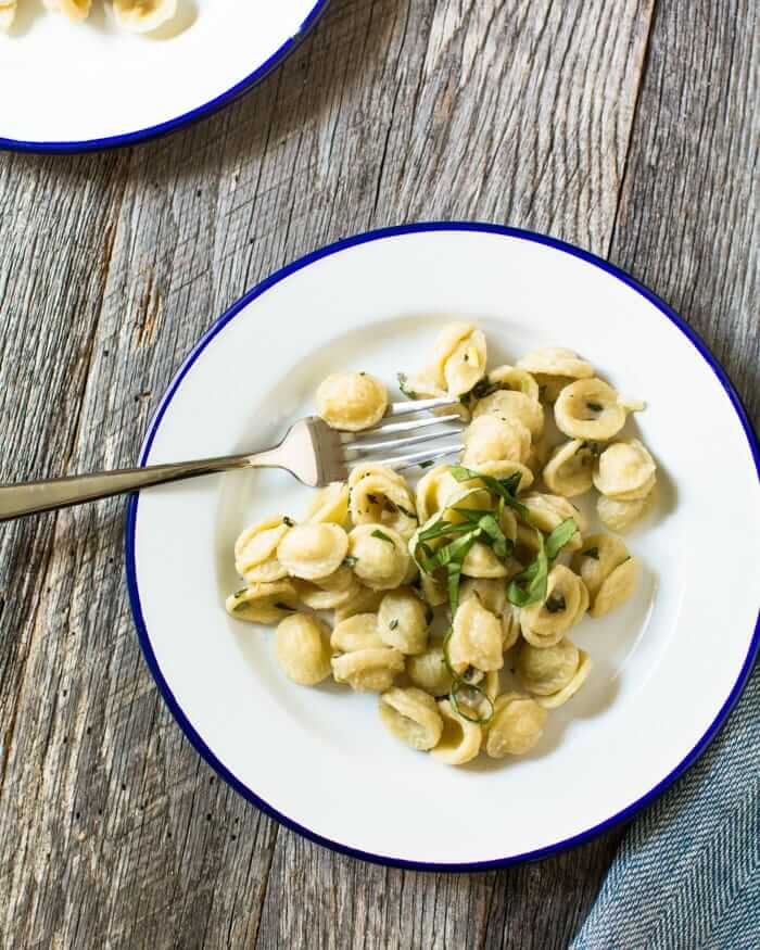 Creamy pasta with almond milk and herbs |  A couple is cooking