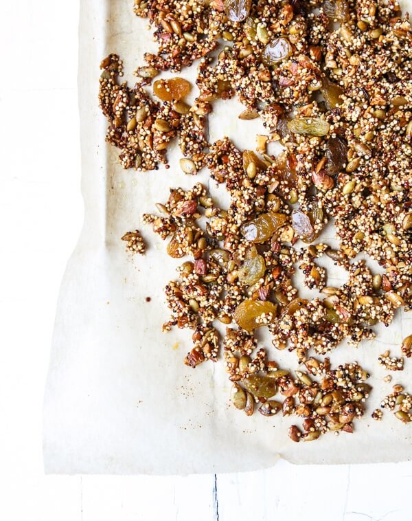 Crunchy quinoa muesli