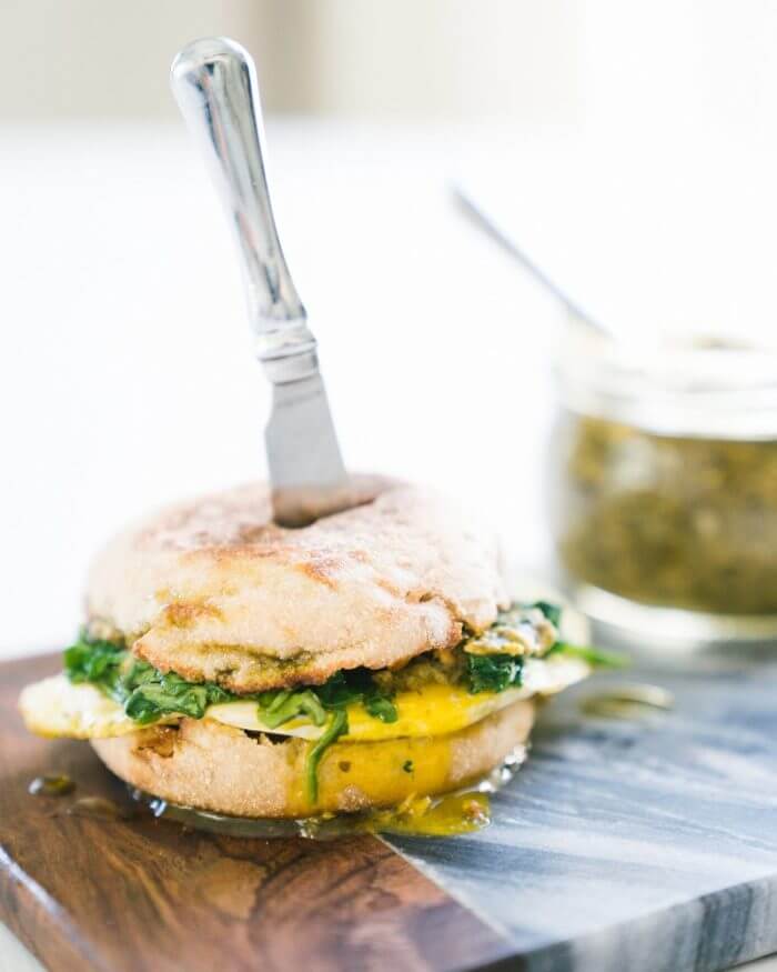 5 Minute Pesto Breakfast Sandwich |  Healthy breakfast sandwich