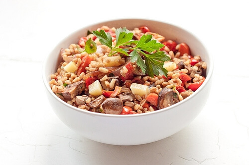 Salad with roasted farro vegetables