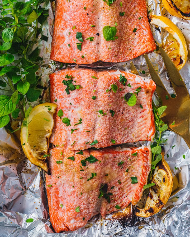 Grilled salmon in foil