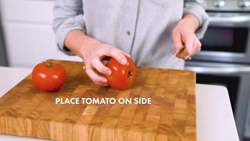 How to cut a tomato |  Set the tomato aside