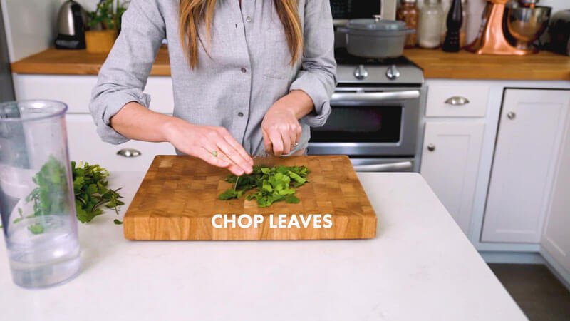 How to cut cilantro |  Chop the leaves with a rocking motion
