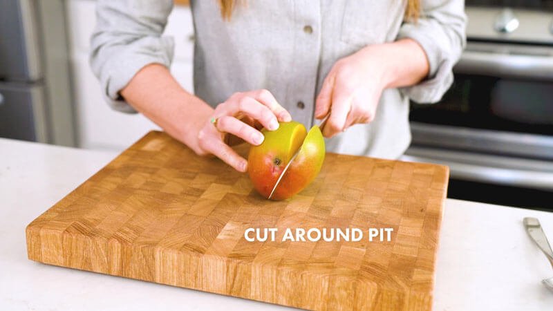 How to cut a mango |  Cut around the pit