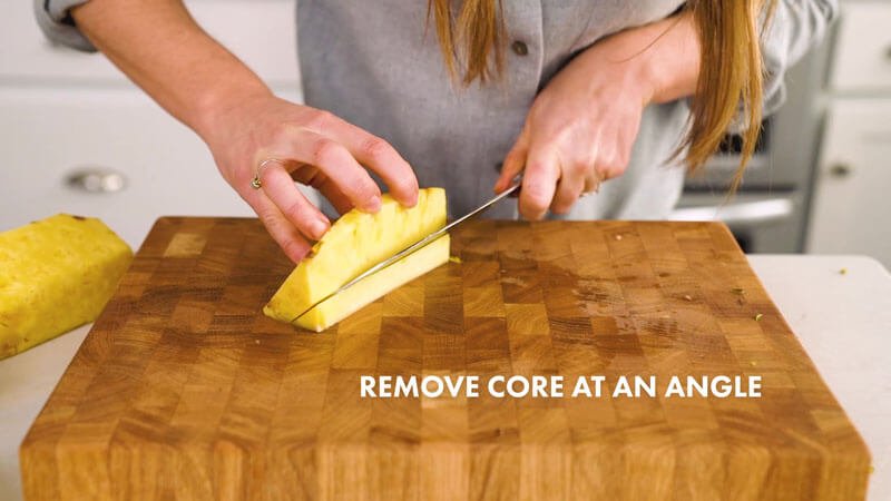 How to cut a pineapple |  Remove the core at an angle