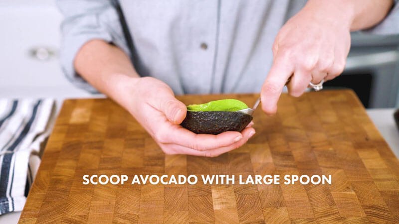 How to cut an avocado |  Hollow out the avocado with a spoon