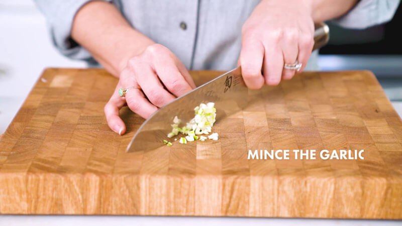 How To Chop Garlic |  Cut into thin slices to chop