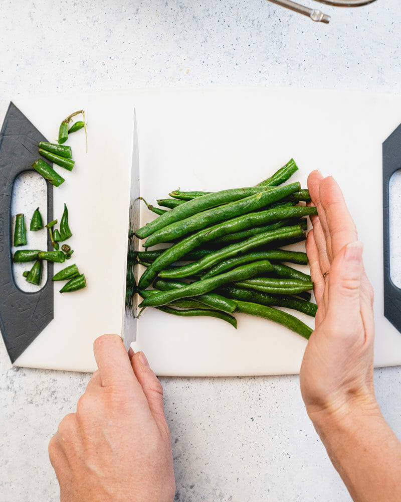 How to trim green beans: Cut off the other end