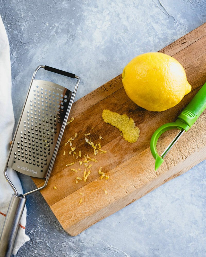 How to grate a lemon