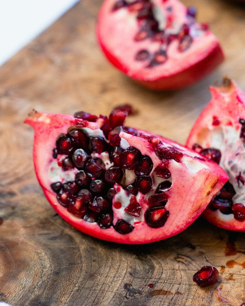 How to open a pomegranate