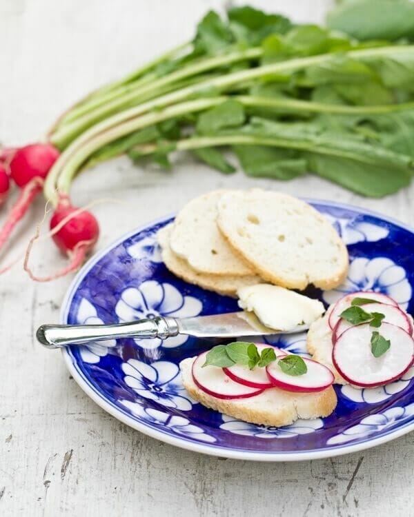 Radish with butter and salt