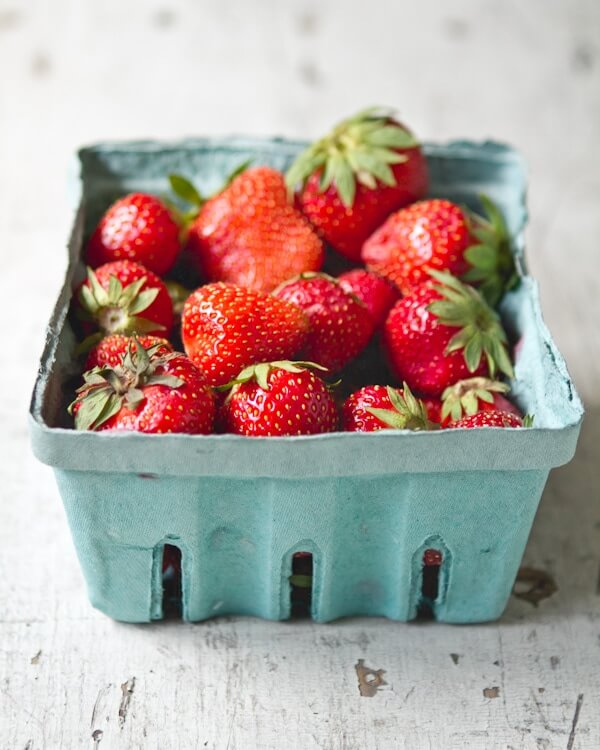 Balsamic Strawberries with Greek Yogurt |  Healthy strawberry desserts