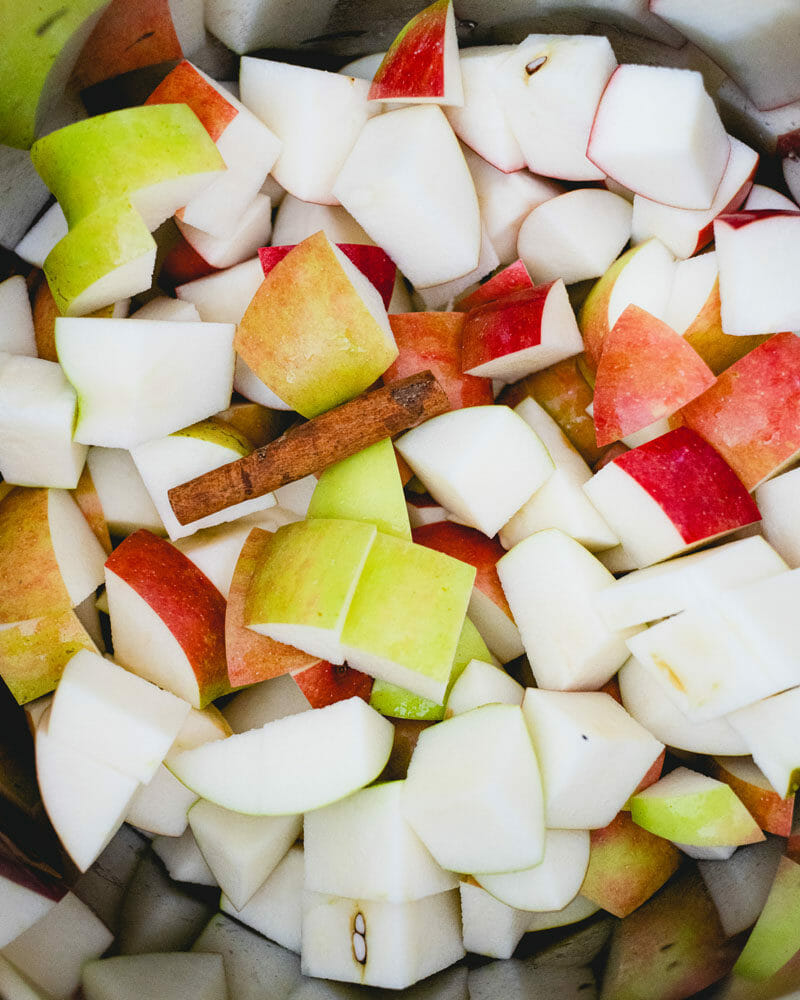 Preparation of apple sauce: Chop the apples