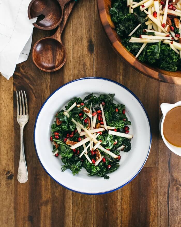 Kale salad with apple and pomegranate massage |  A couple is cooking