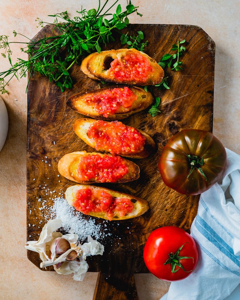 Bread with tomato