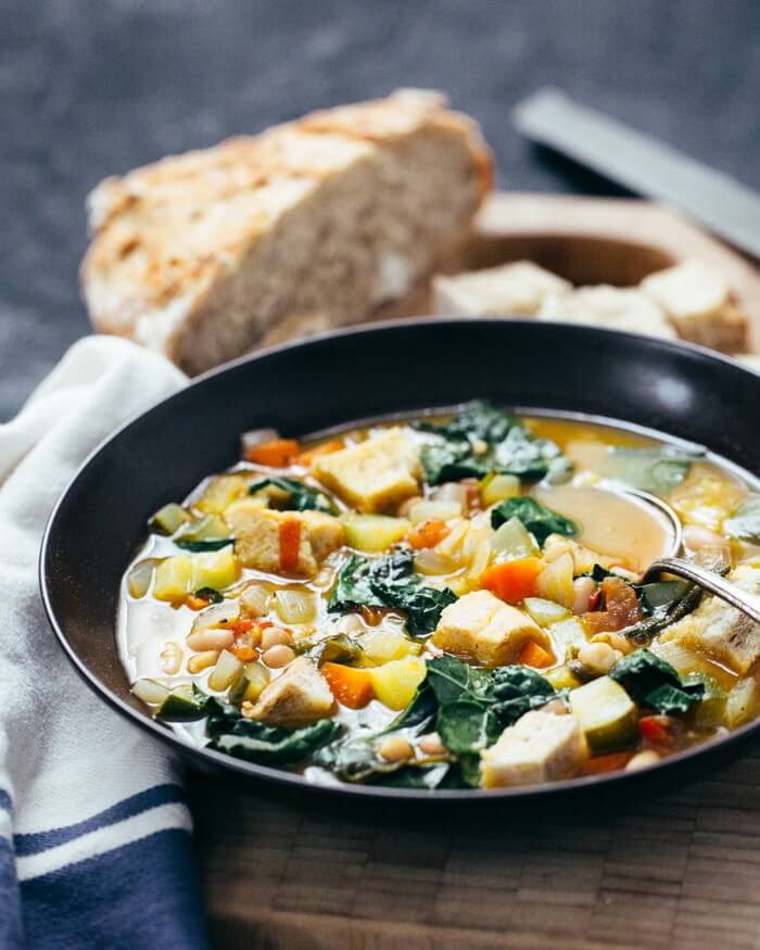 Ribollita (Tuscan vegetable stew) |  A couple is cooking