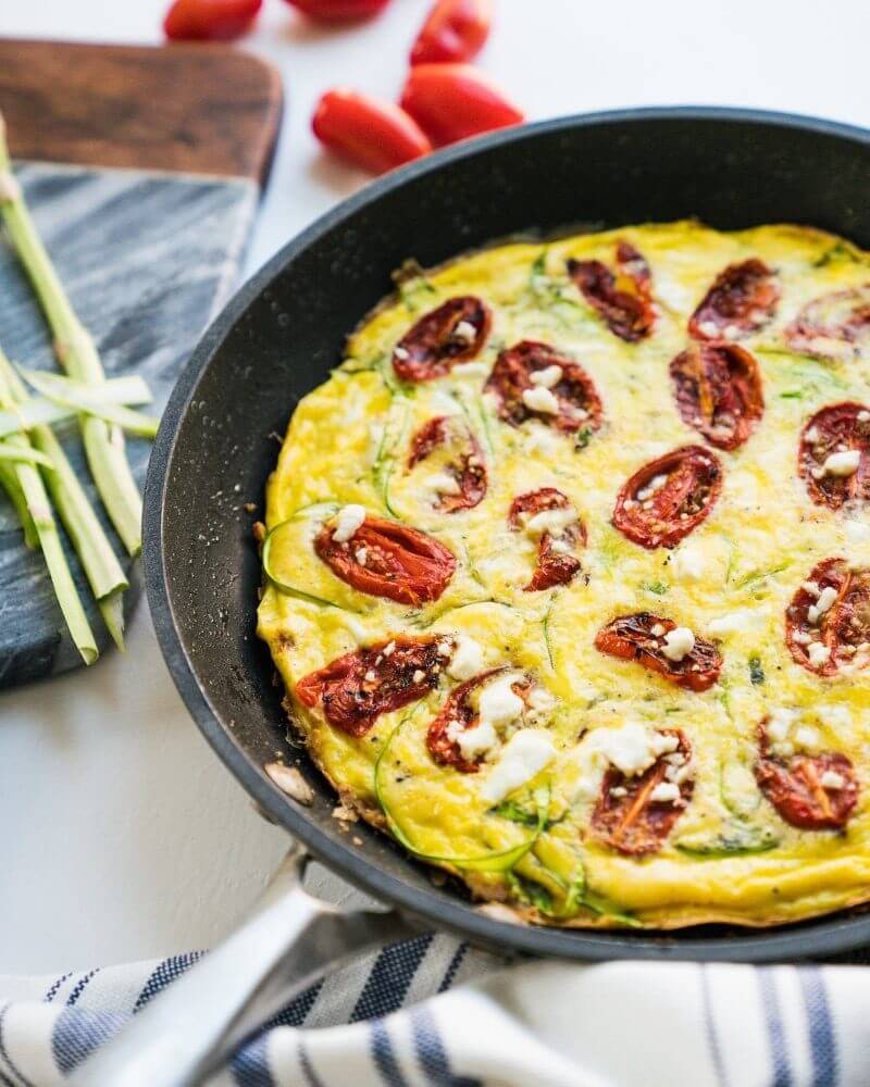 Frittata with roasted tomatoes and grated asparagus