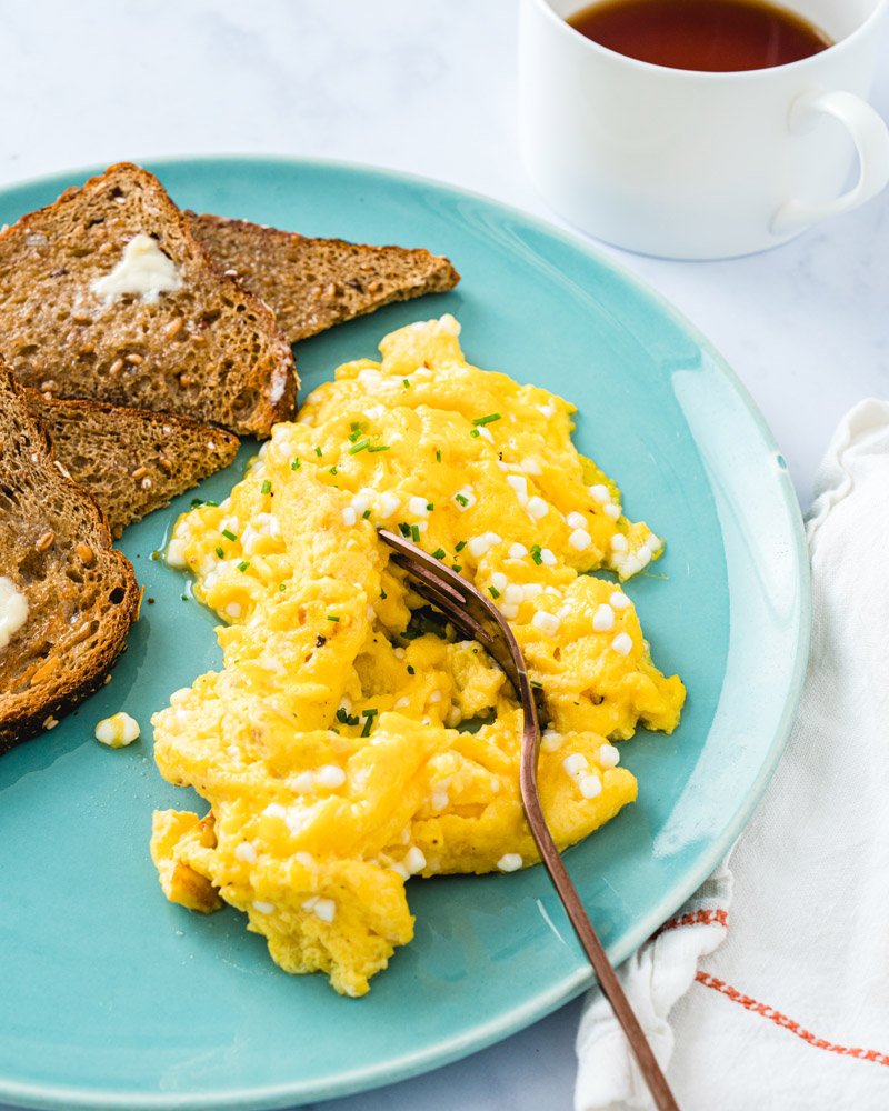 Scrambled eggs with cottage cheese