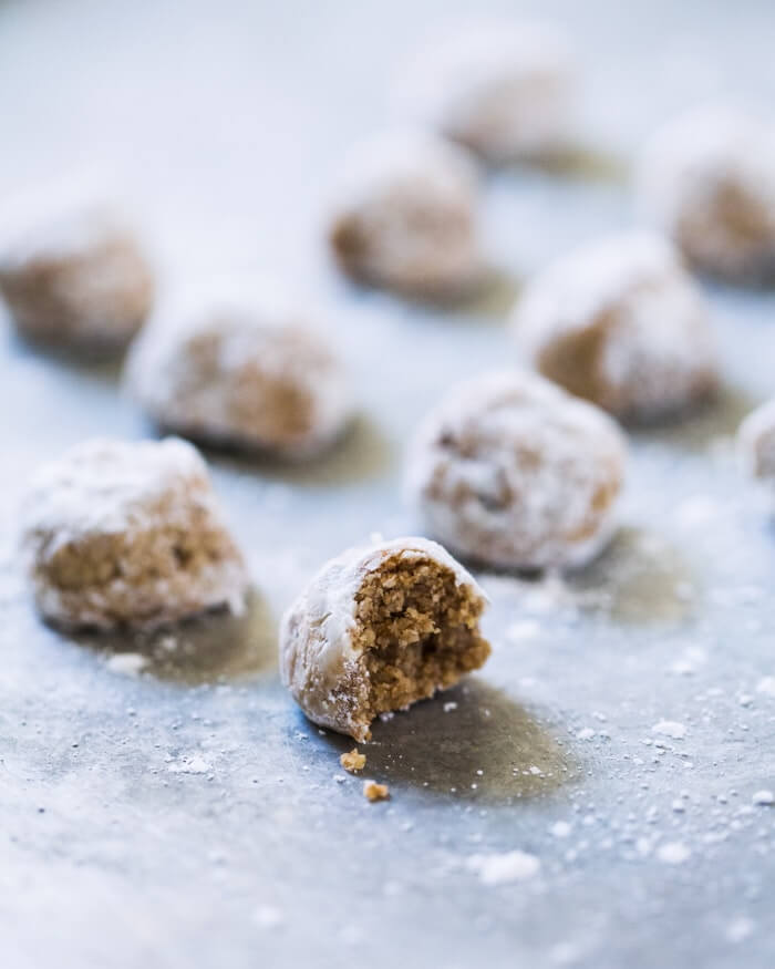 Chai Spice Almond Snowball Cookies |  Spicy Christmas Cookies |  Cookies with chai spices
