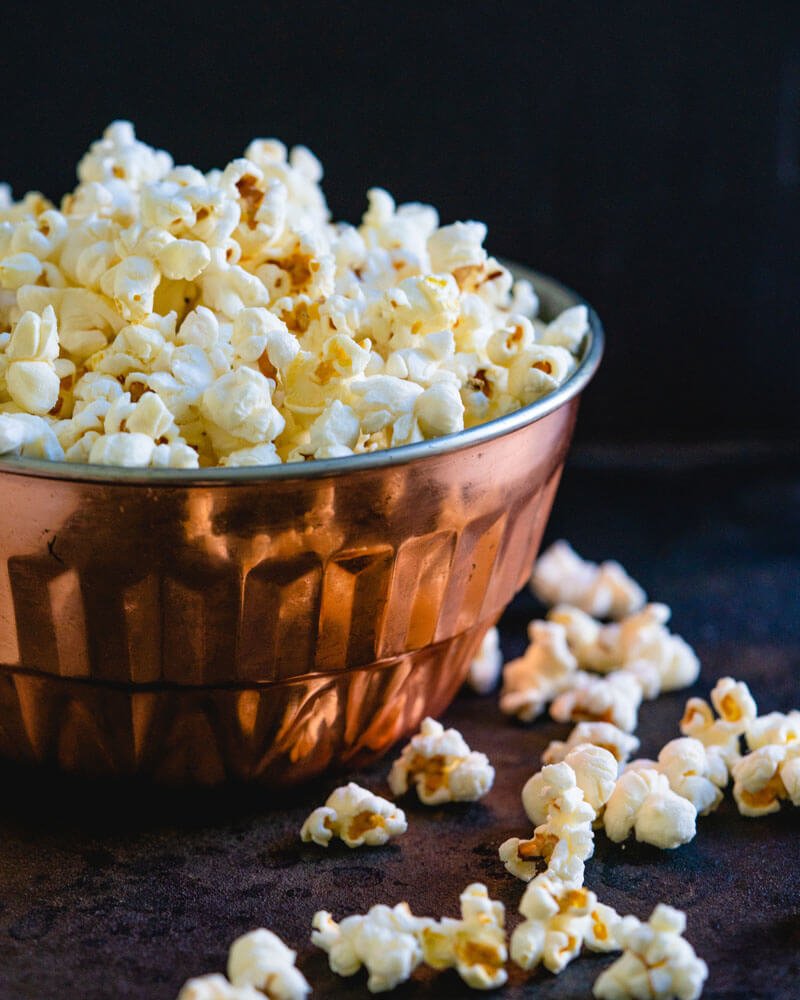 Step-by-step instructions for making popcorn