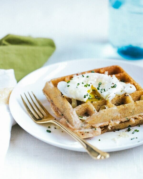 Spicy waffles with cheddar and chives